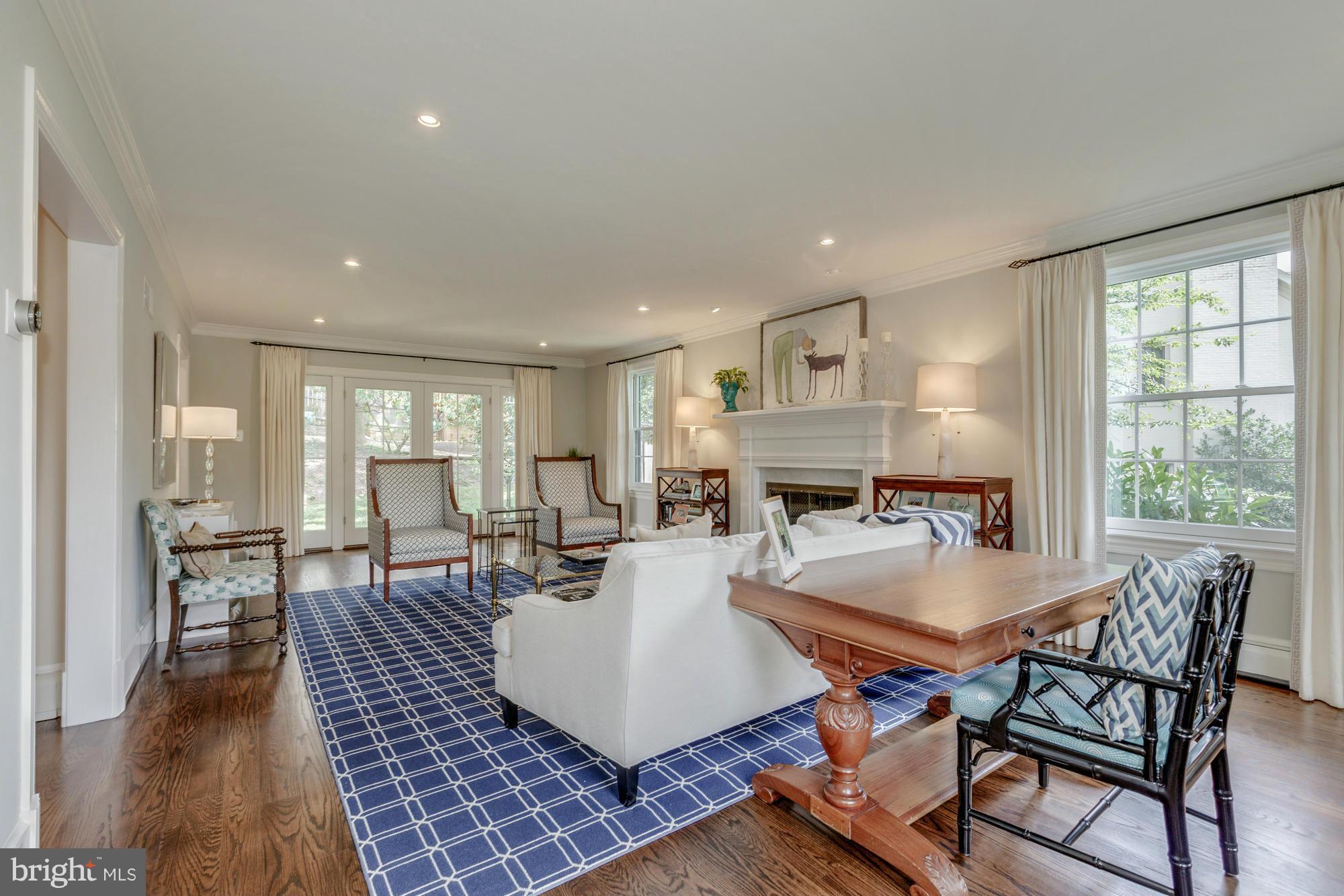 COUNTRY CLUB HILLS - Residential