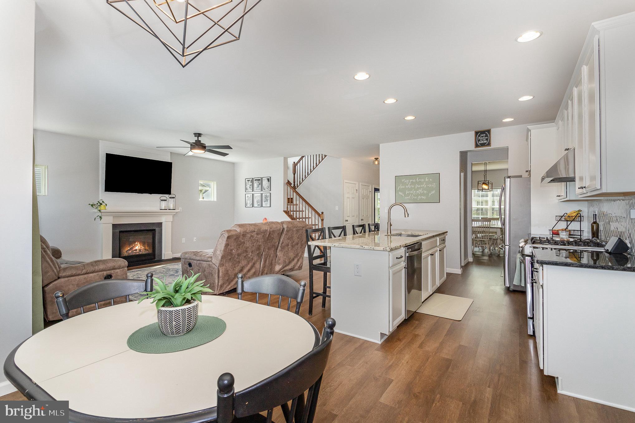 ROLLING MEADOWS - Residential