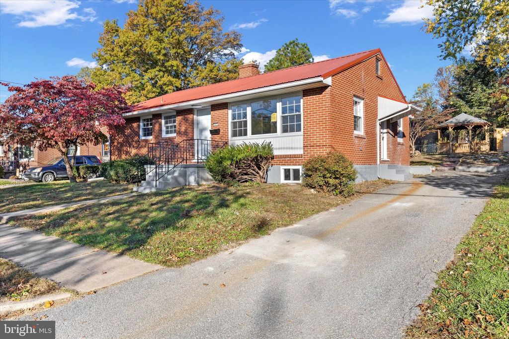 Photo of 533 E Park Street, ELIZABETHTOWN, PA 17022 (MLS # PALA2078674)