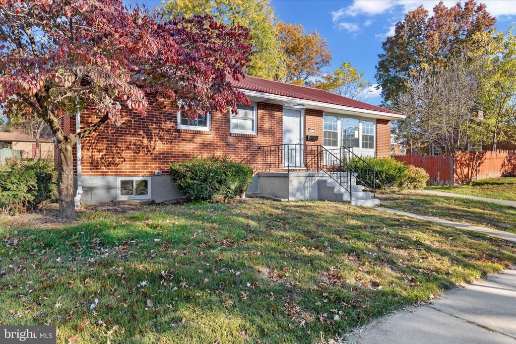 Photo of 533 E Park Street, ELIZABETHTOWN, PA 17022 (MLS # PALA2078674)