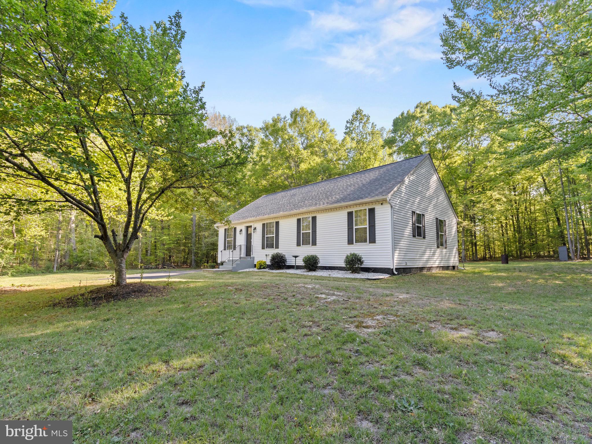 37043 NEWLANDS STREET