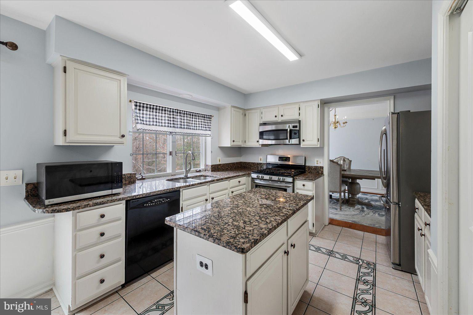 RIVER OAKS - Residential