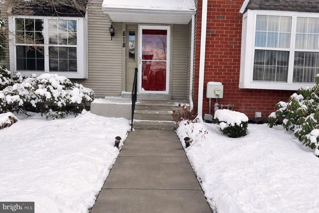 Photo of 818 Treetop Ln, NORRISTOWN, PA 19403 (MLS # PAMC2165838)