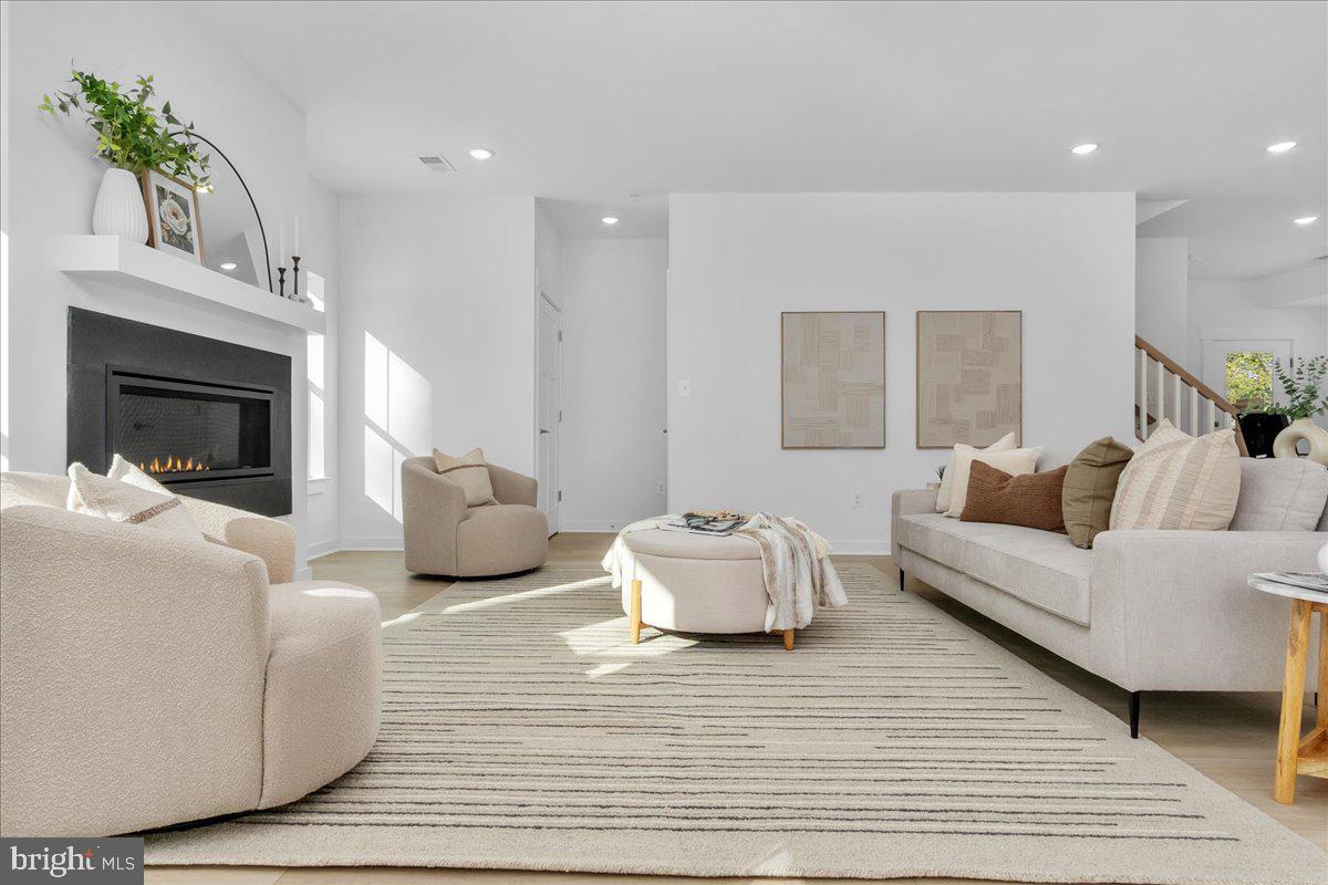 SHADY SIDE - Residential