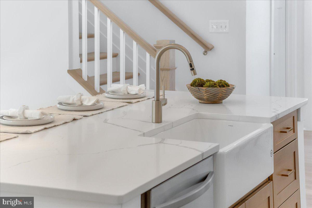 SHADY SIDE - Residential