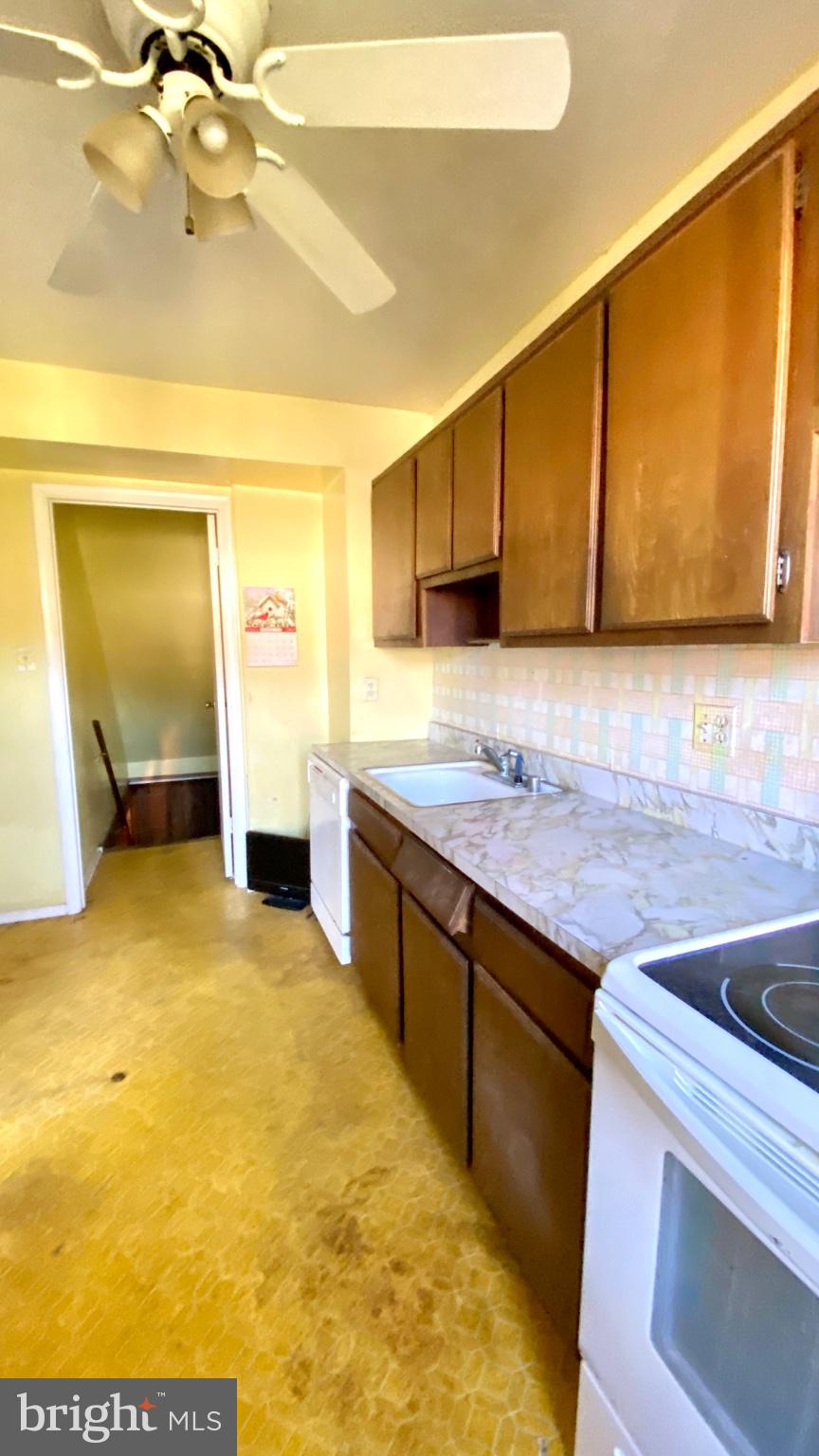 36 LERNER COURT 32B