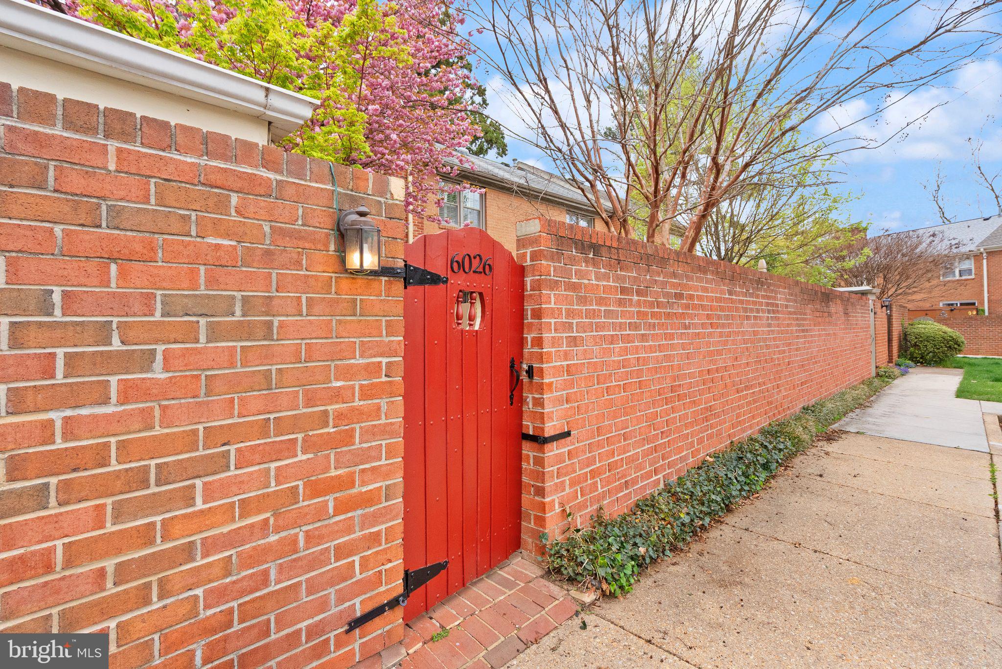 CHARLESTOWN - Residential