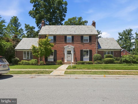 Photo of 2328 S Nash Street, ARLINGTON, VA 22202 (MLS # VAAR2074094)