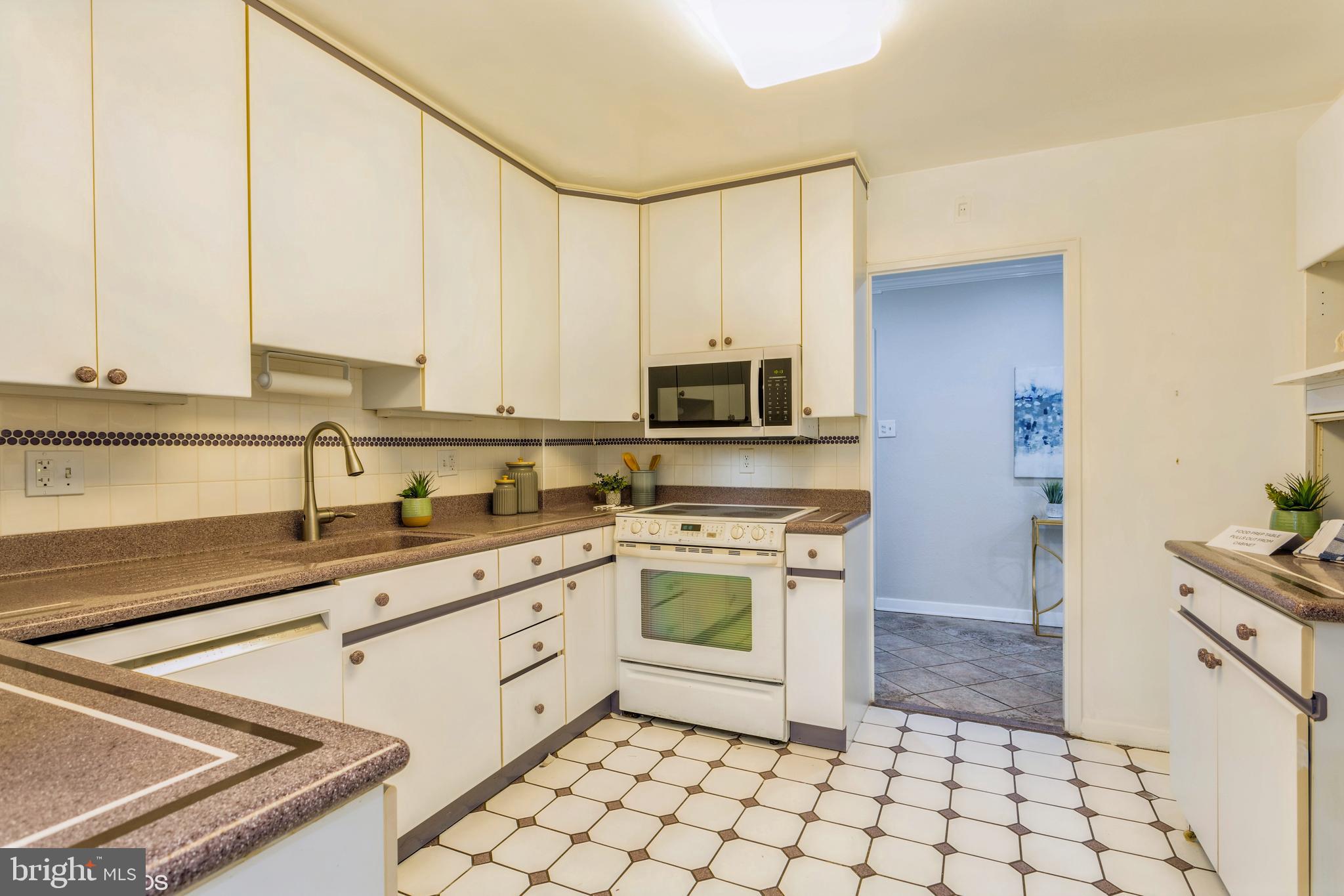 PARK TOWERS WEST - Residential