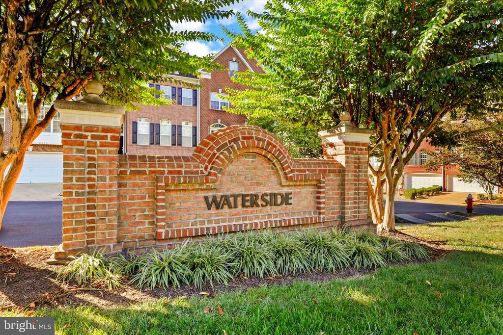 Photo of 6485 Waterfield Road, ALEXANDRIA, VA 22315 (MLS # VAFX2273474)