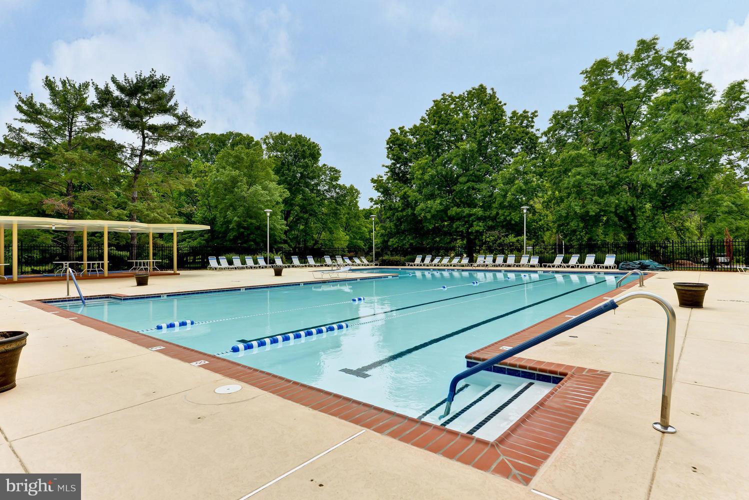 RIVER TOWERS - Residential Lease