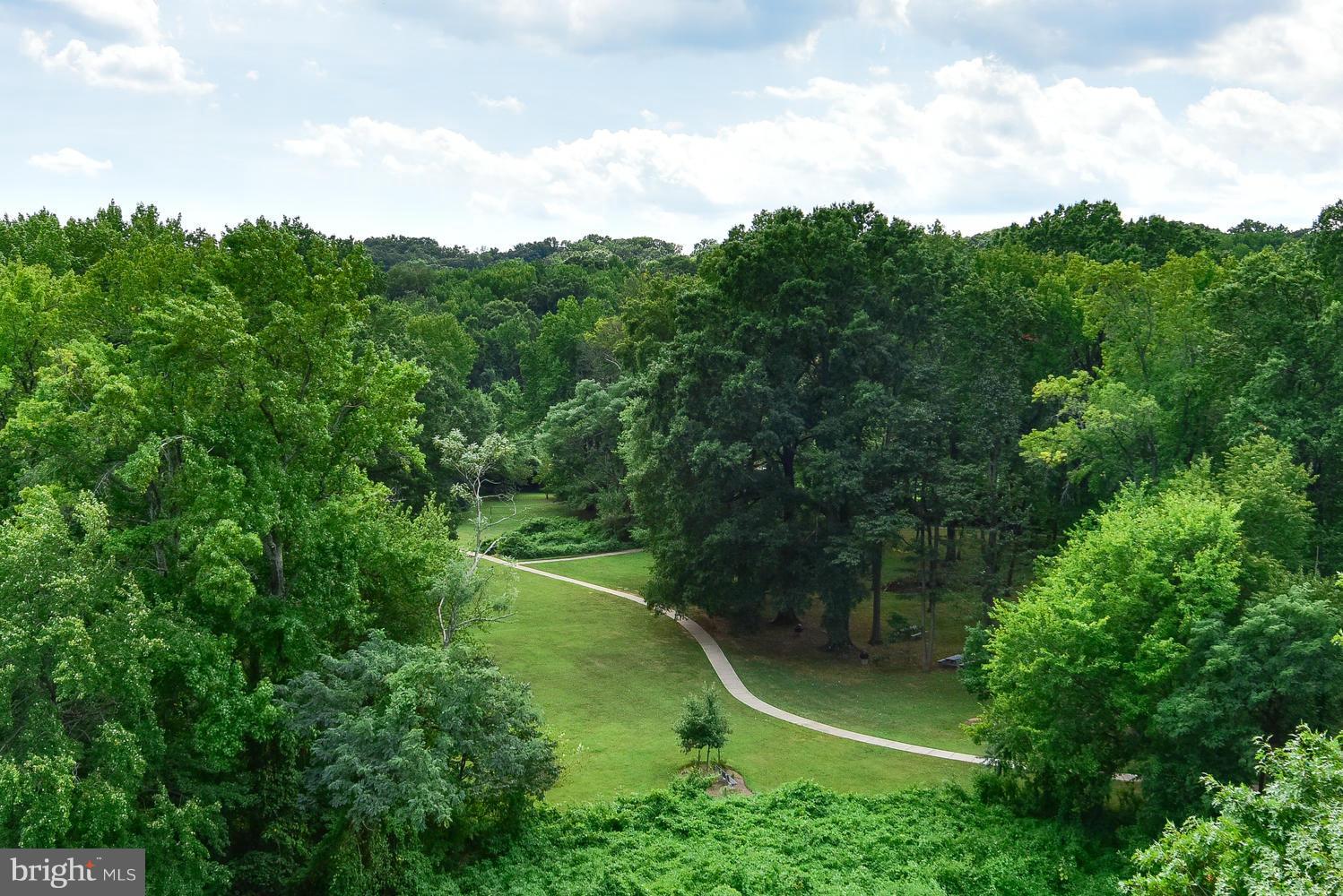 RIVER TOWERS - Residential Lease