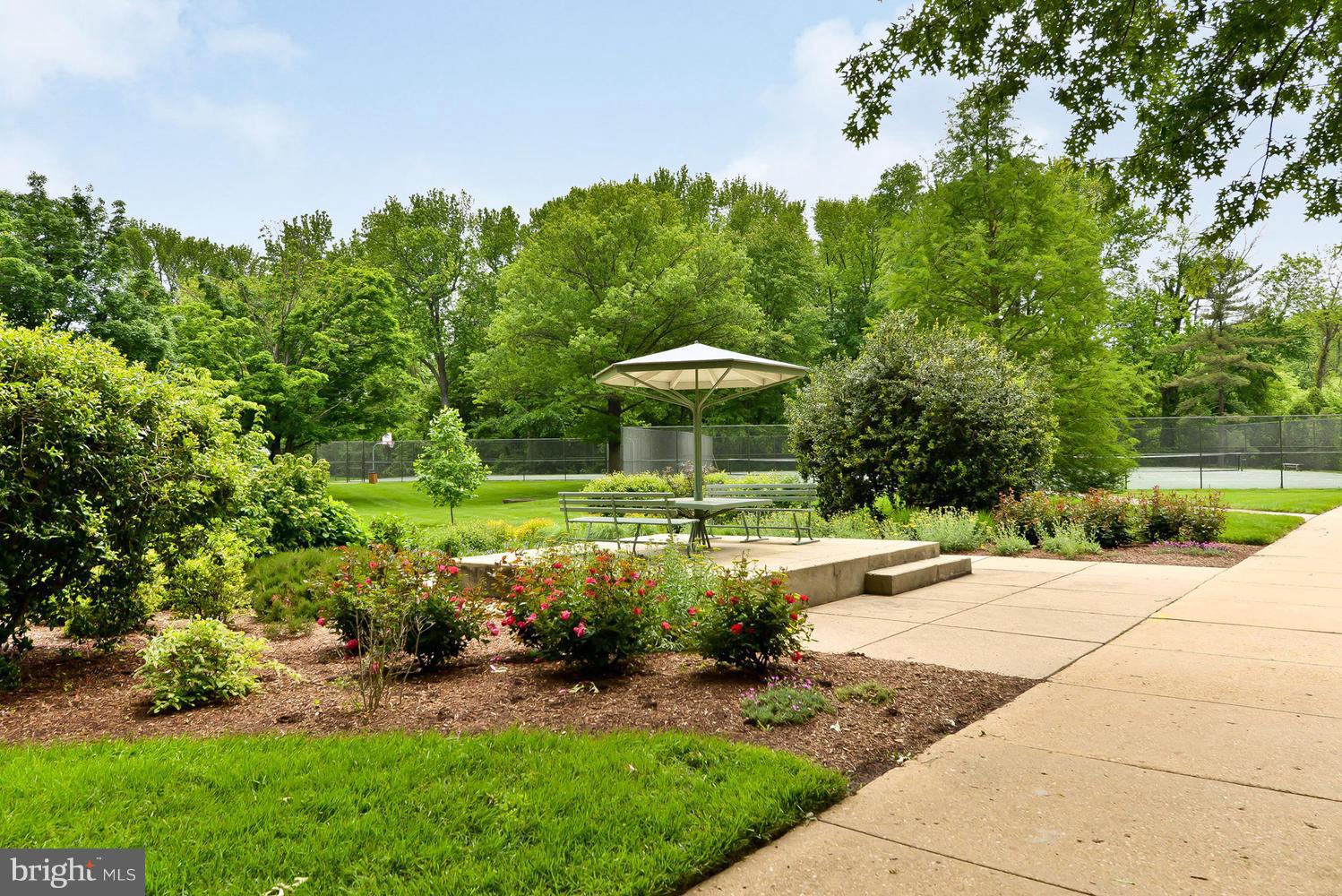 RIVER TOWERS - Residential Lease