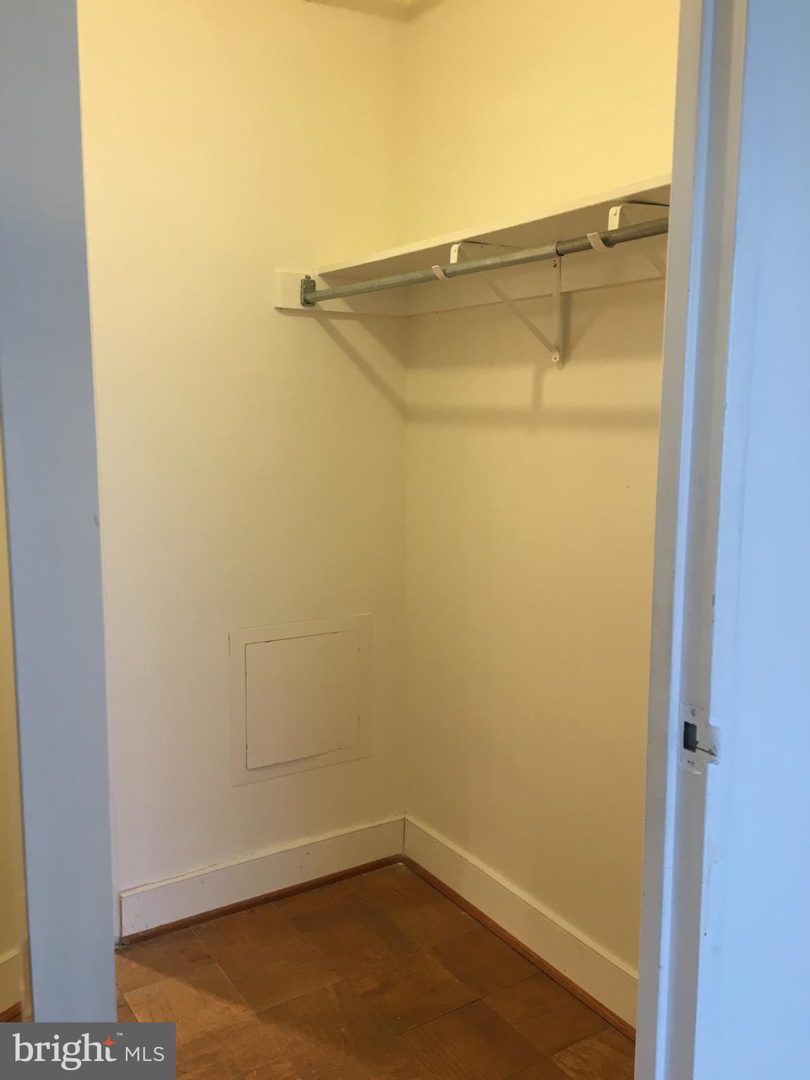 RIVER TOWERS - Residential Lease