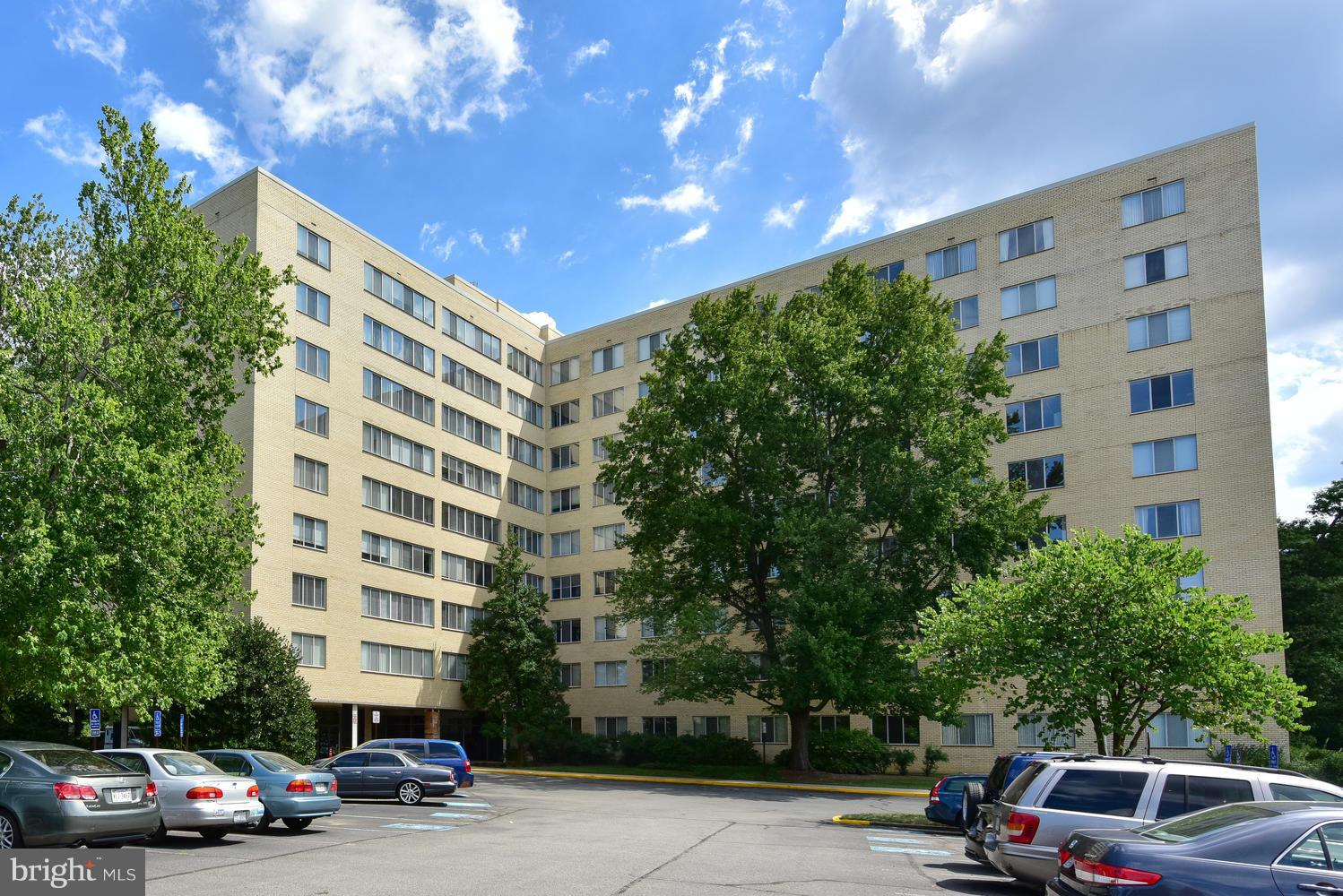 RIVER TOWERS - Residential Lease