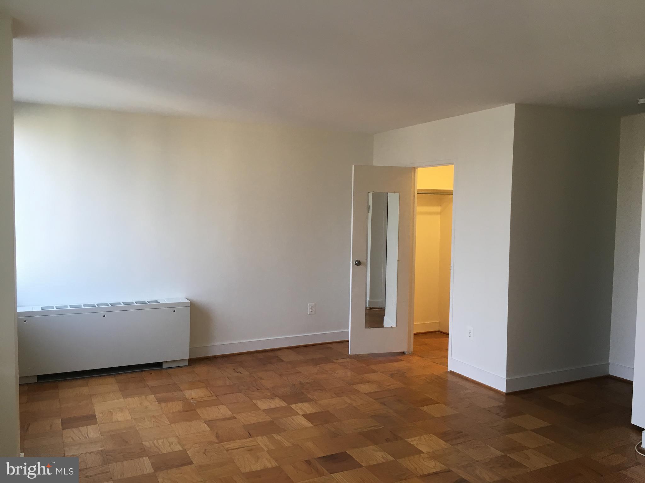 RIVER TOWERS - Residential Lease