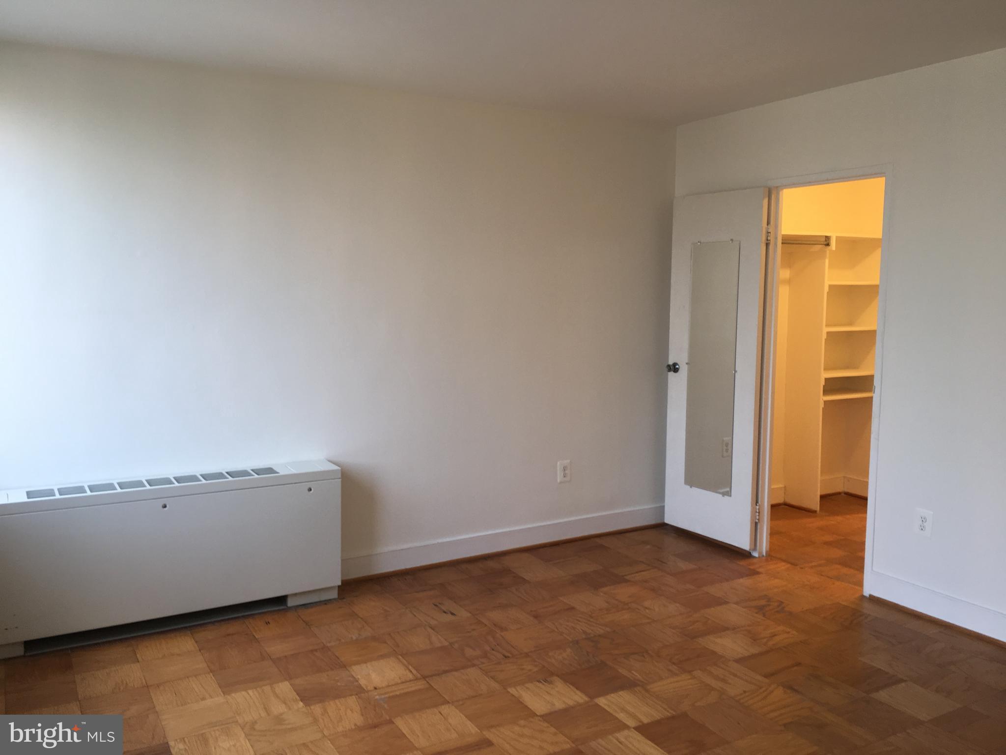 RIVER TOWERS - Residential Lease