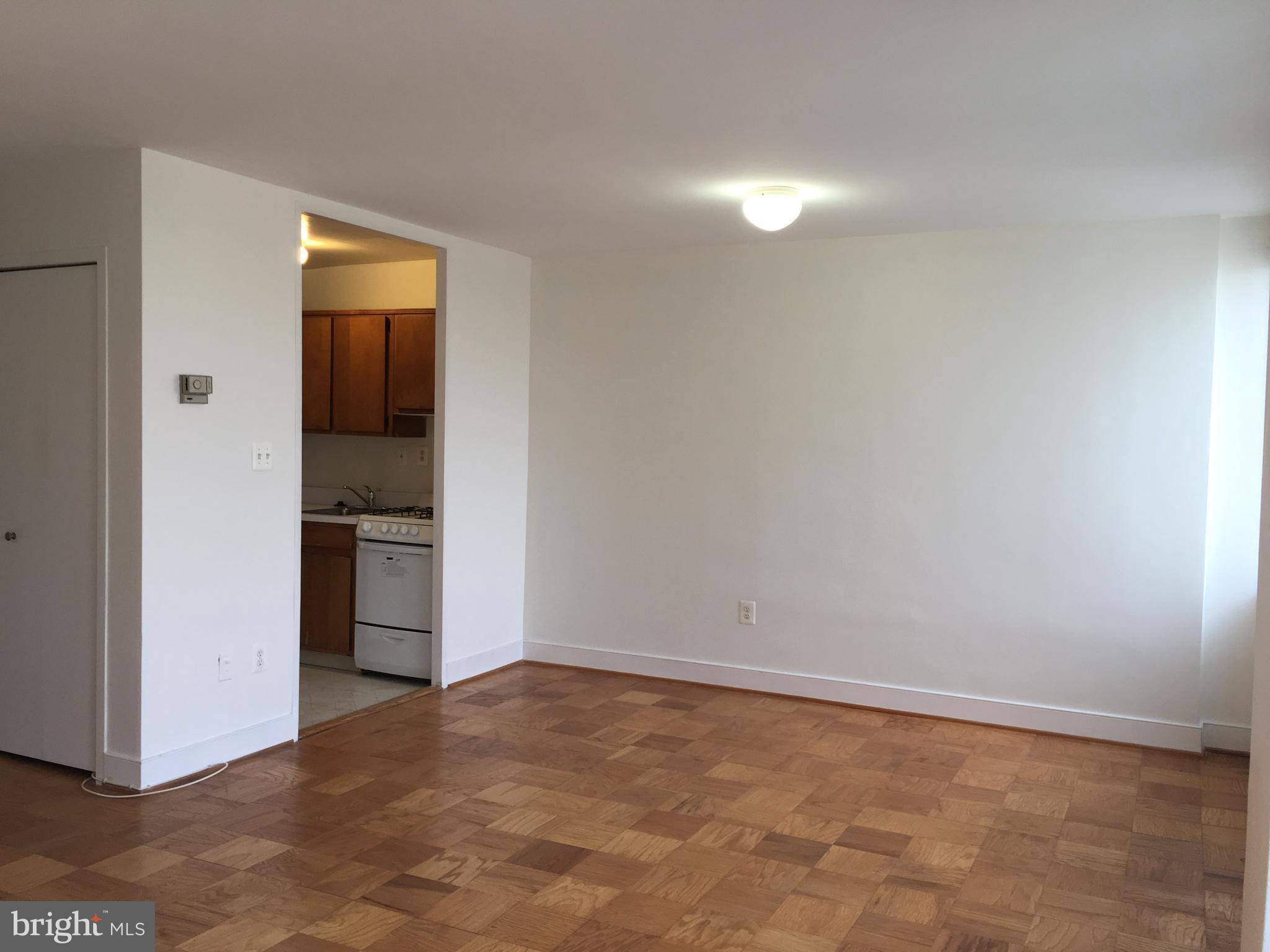 RIVER TOWERS - Residential Lease