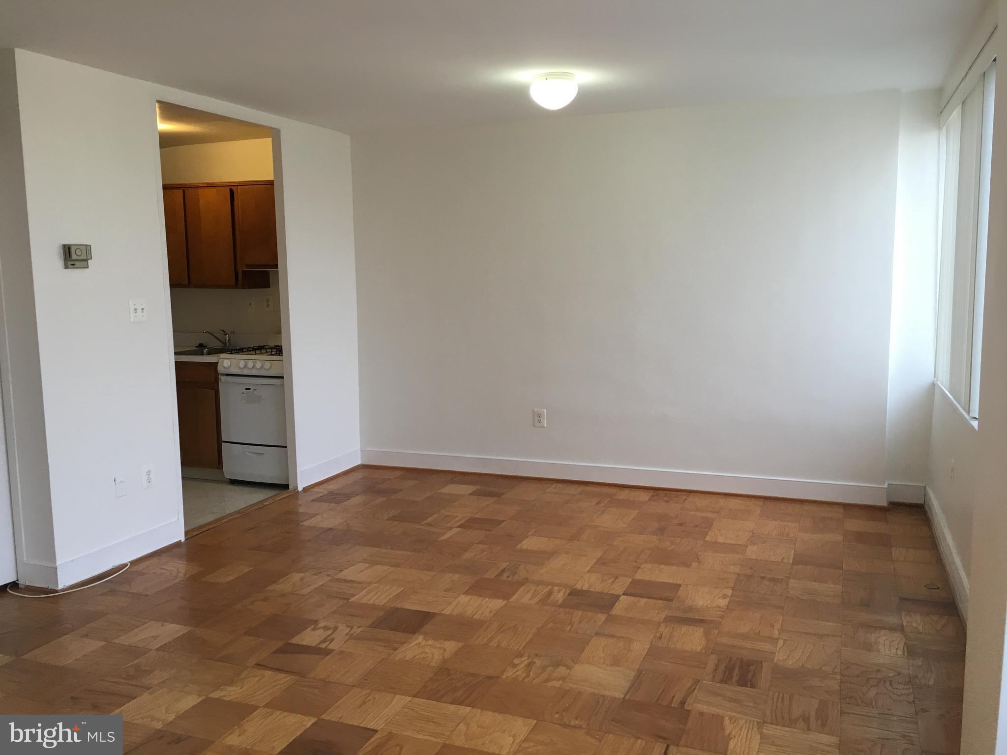 RIVER TOWERS - Residential Lease