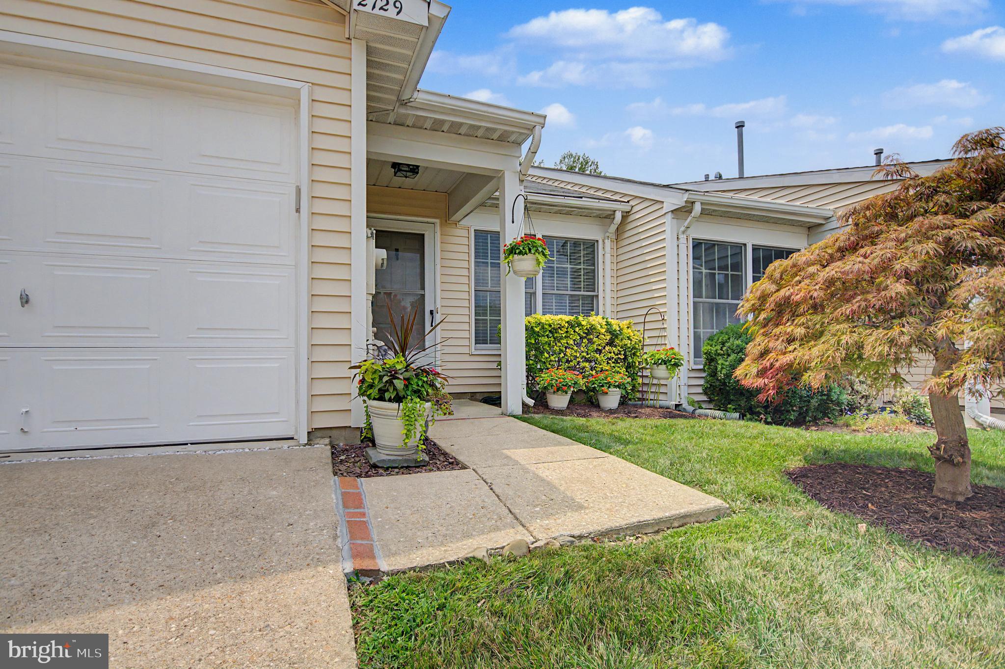 2729 YEOMANS LANTERN COURT