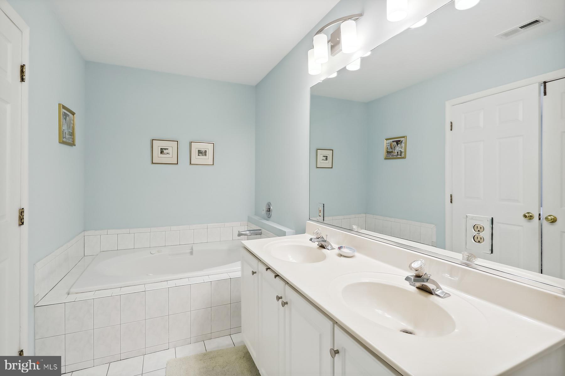 OYSTER HARBOR - Residential