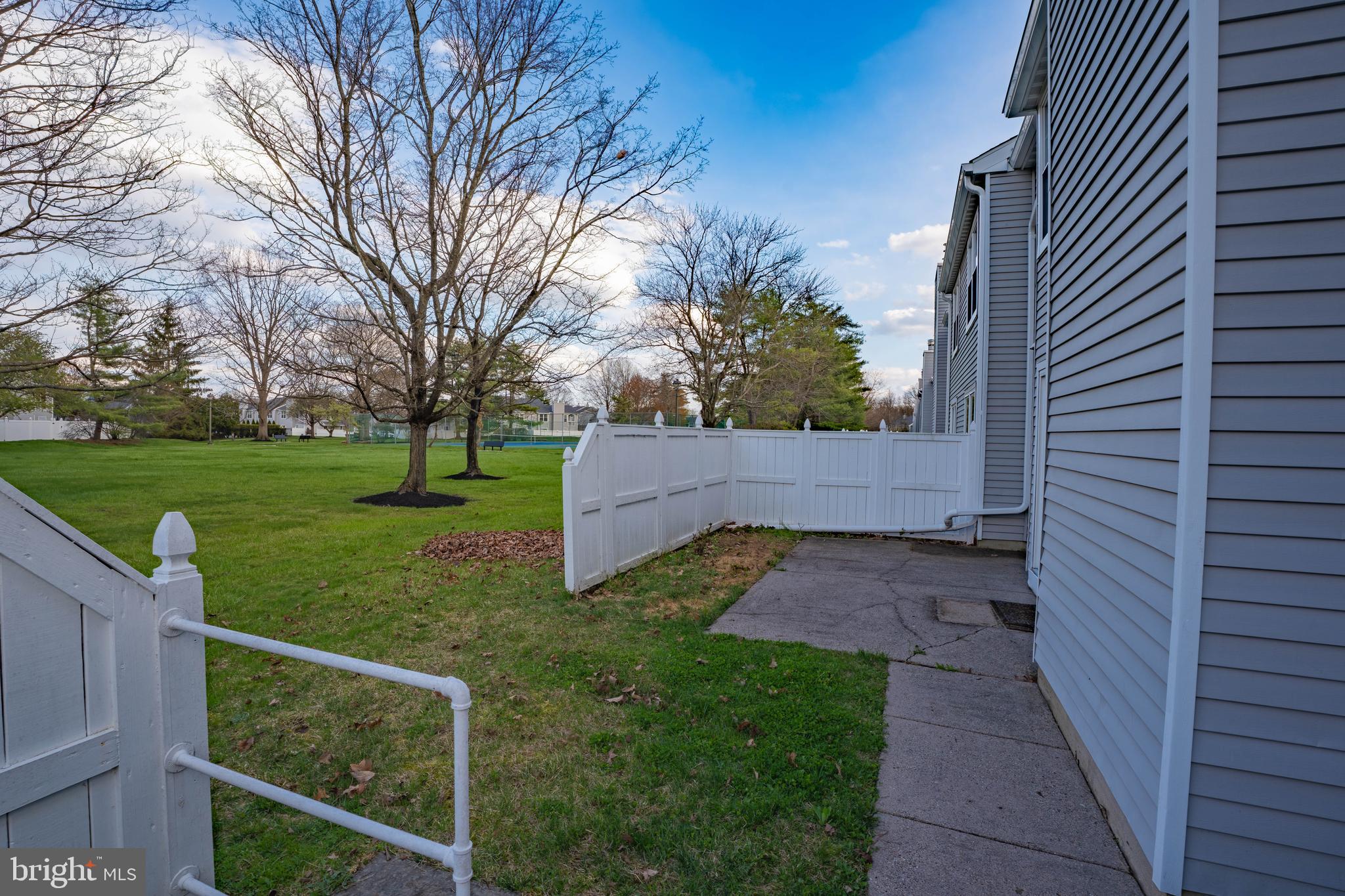 ROSE HOLLOW - Residential