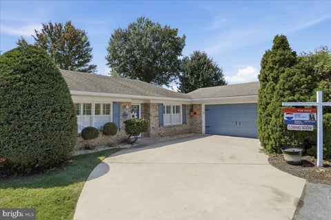 Photo of 1047 Benjamin Place, HAGERSTOWN, MD 21742 (MLS # MDWA2039258)