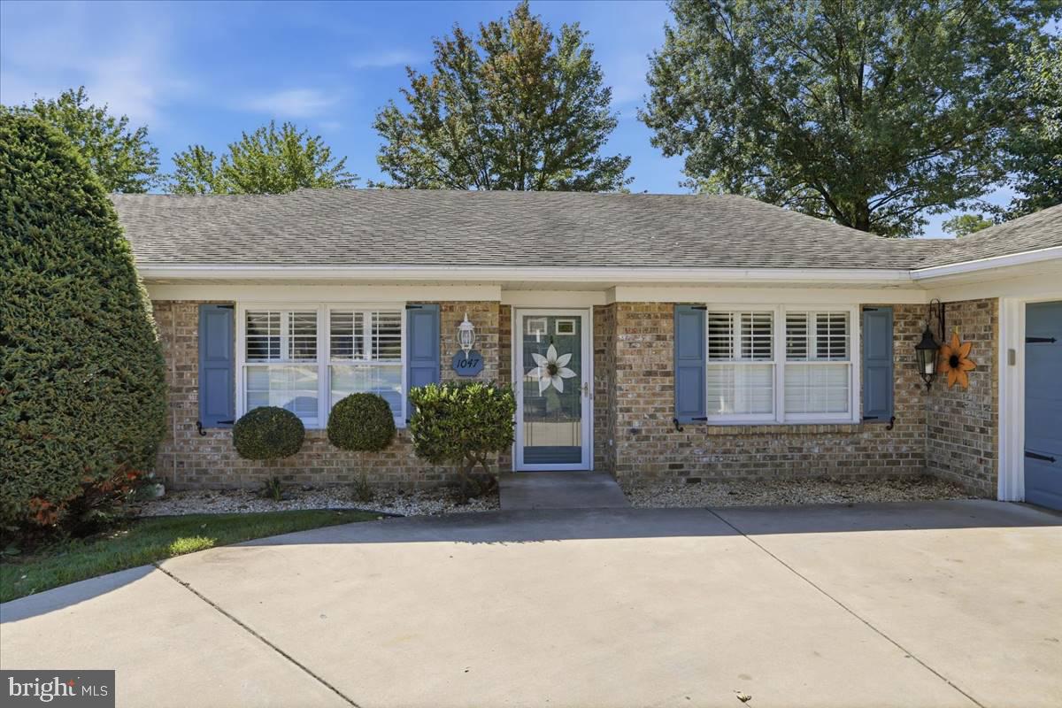 1047 BENJAMIN PLACE