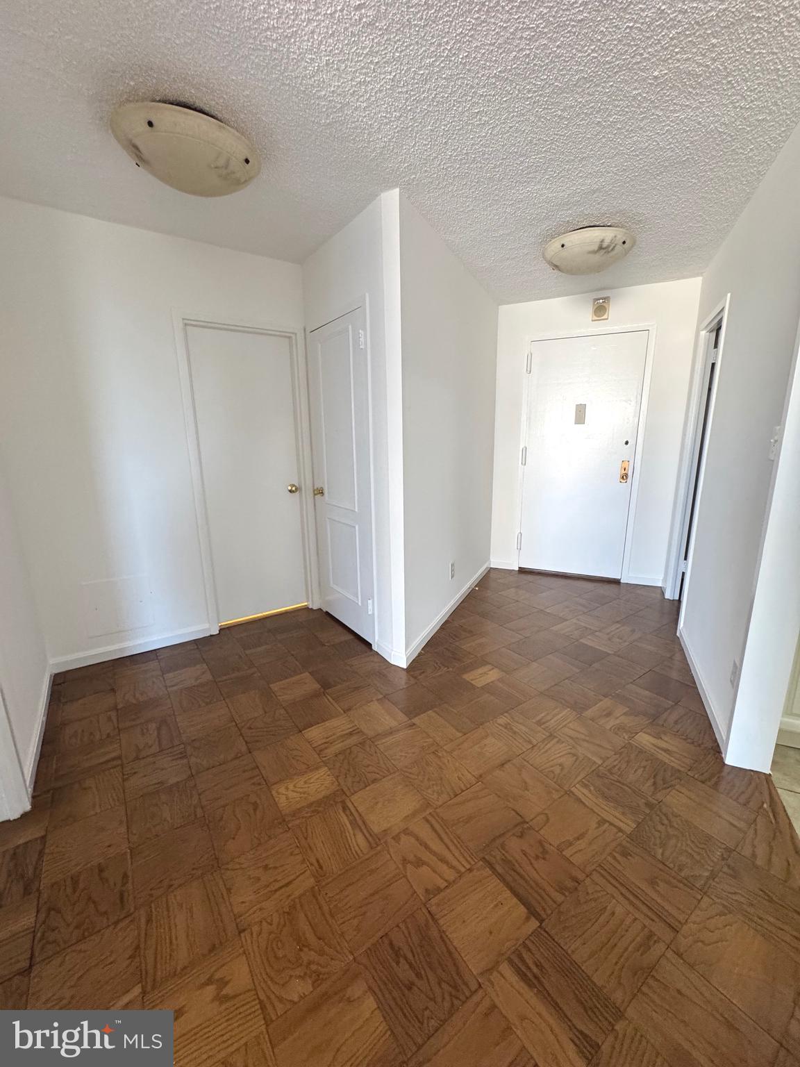 PROMENADE TOWERS - Residential