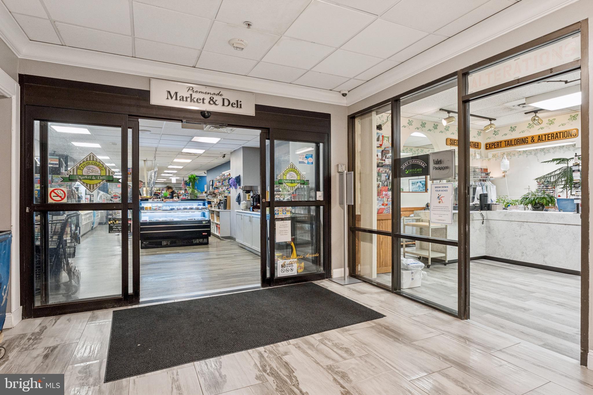 PROMENADE TOWERS - Residential