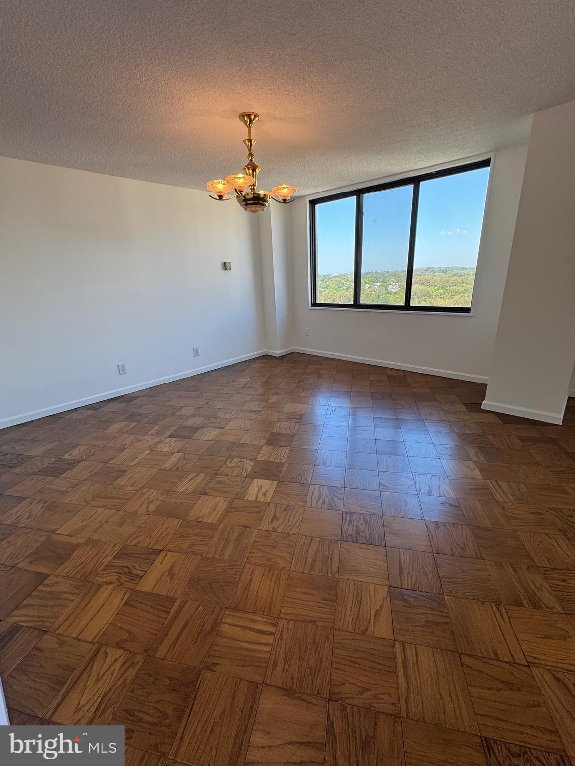 PROMENADE TOWERS - Residential