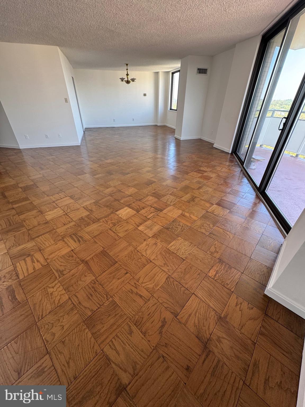 PROMENADE TOWERS - Residential