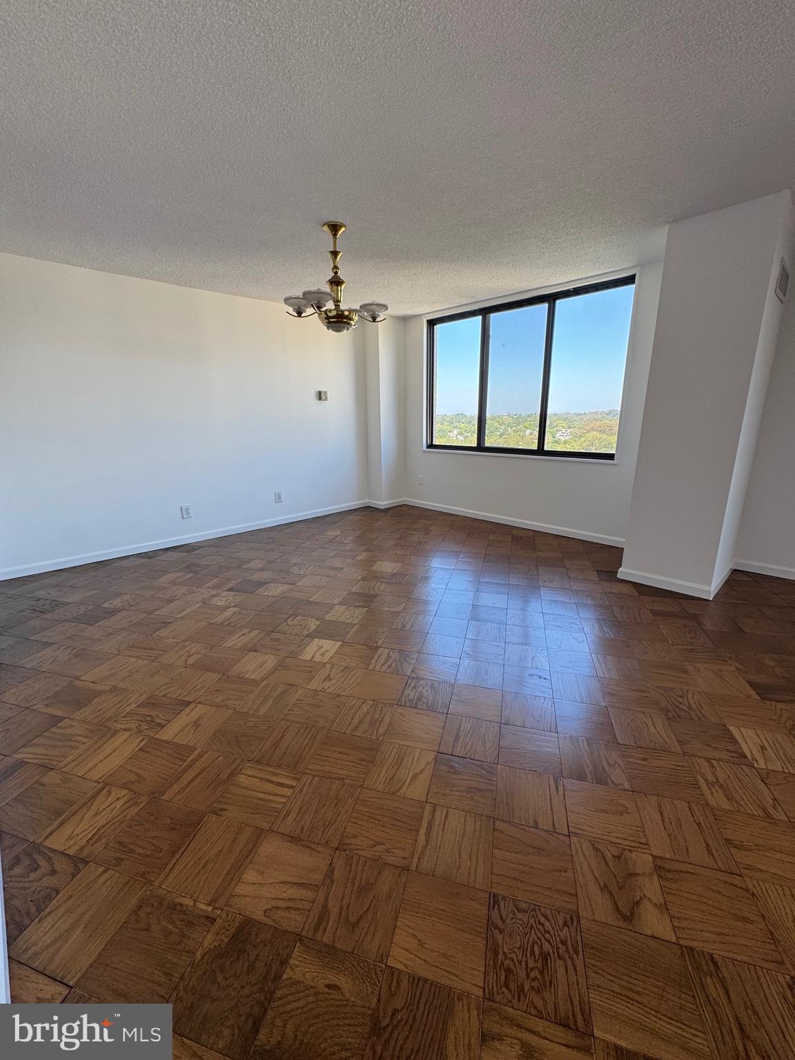 PROMENADE TOWERS - Residential