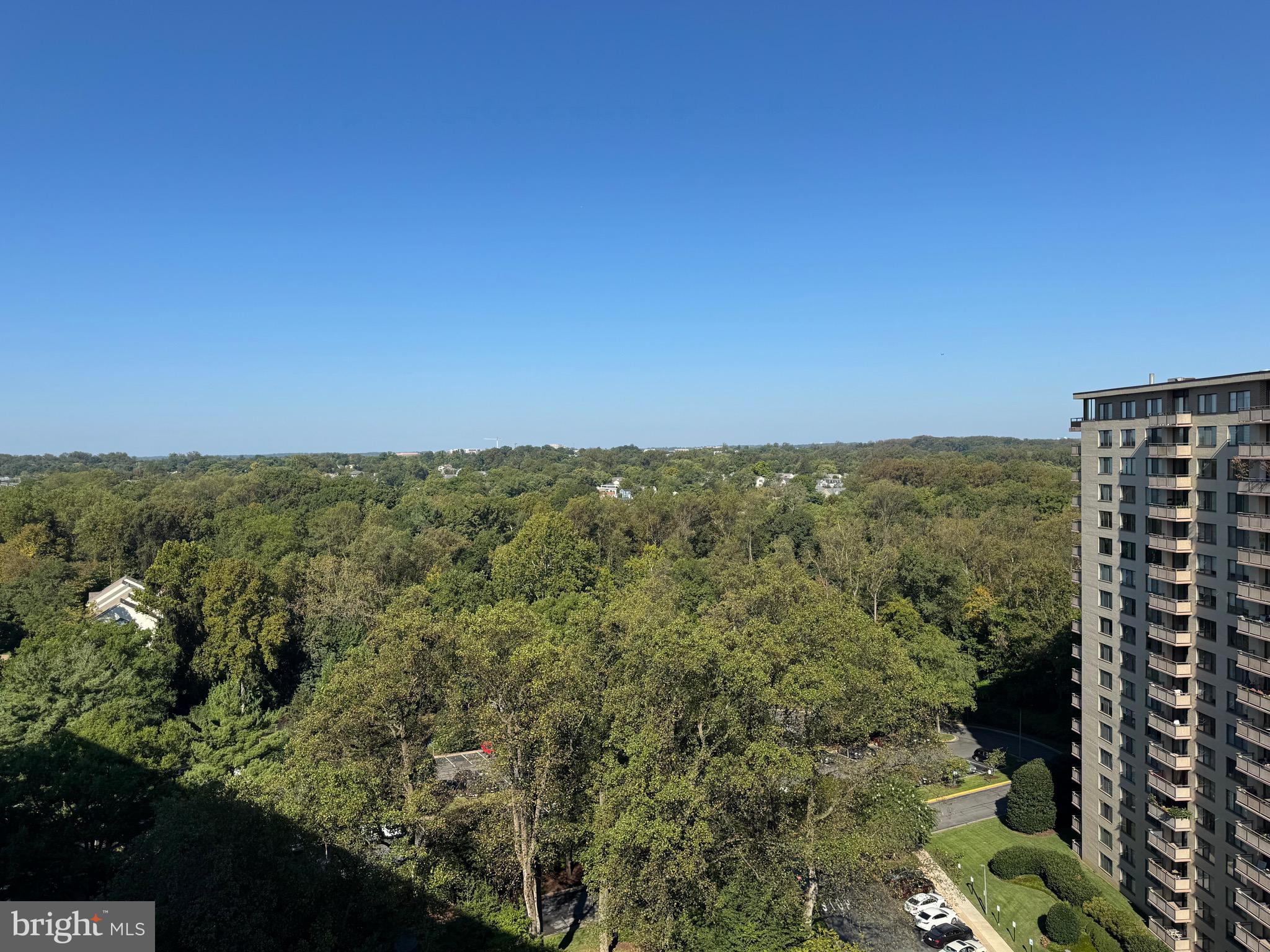 PROMENADE TOWERS - Residential