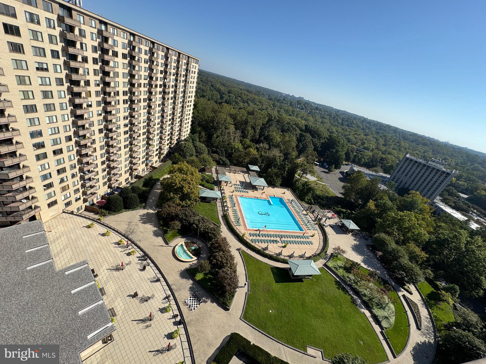 PROMENADE TOWERS - Residential