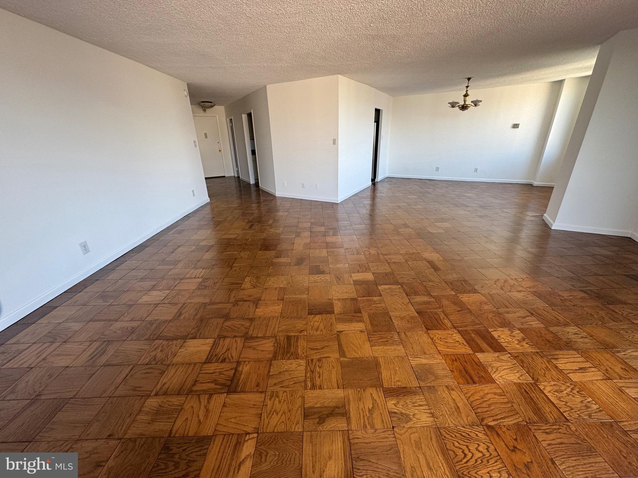 PROMENADE TOWERS - Residential