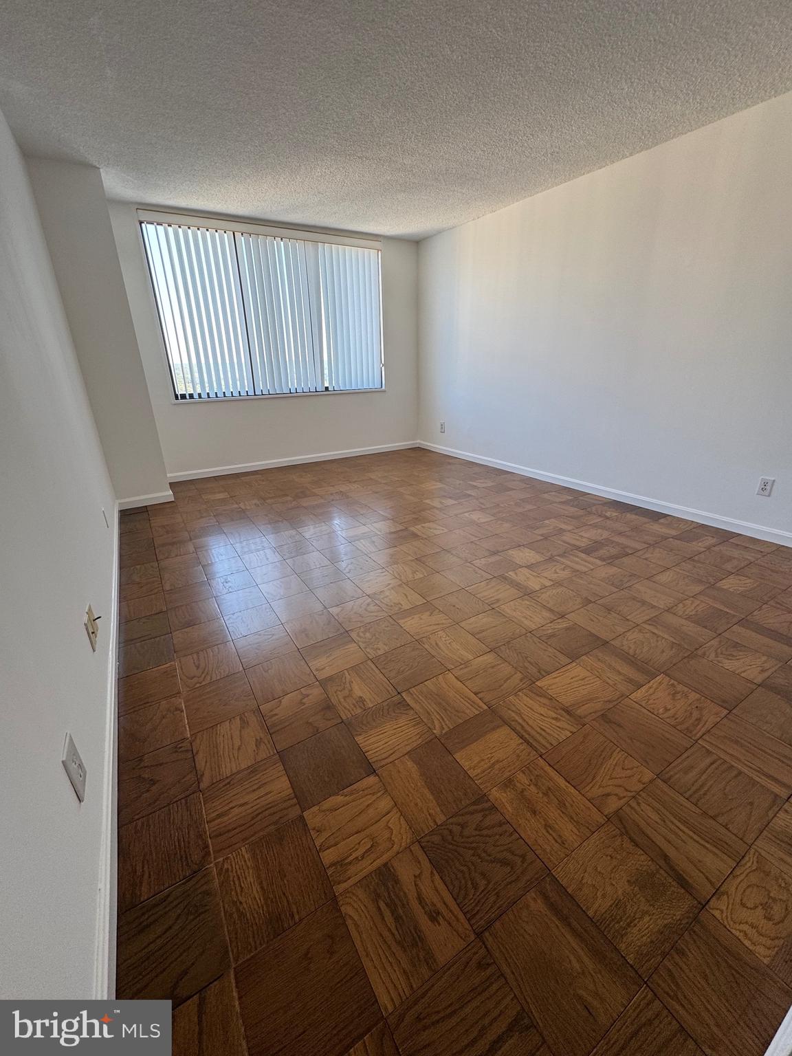 PROMENADE TOWERS - Residential