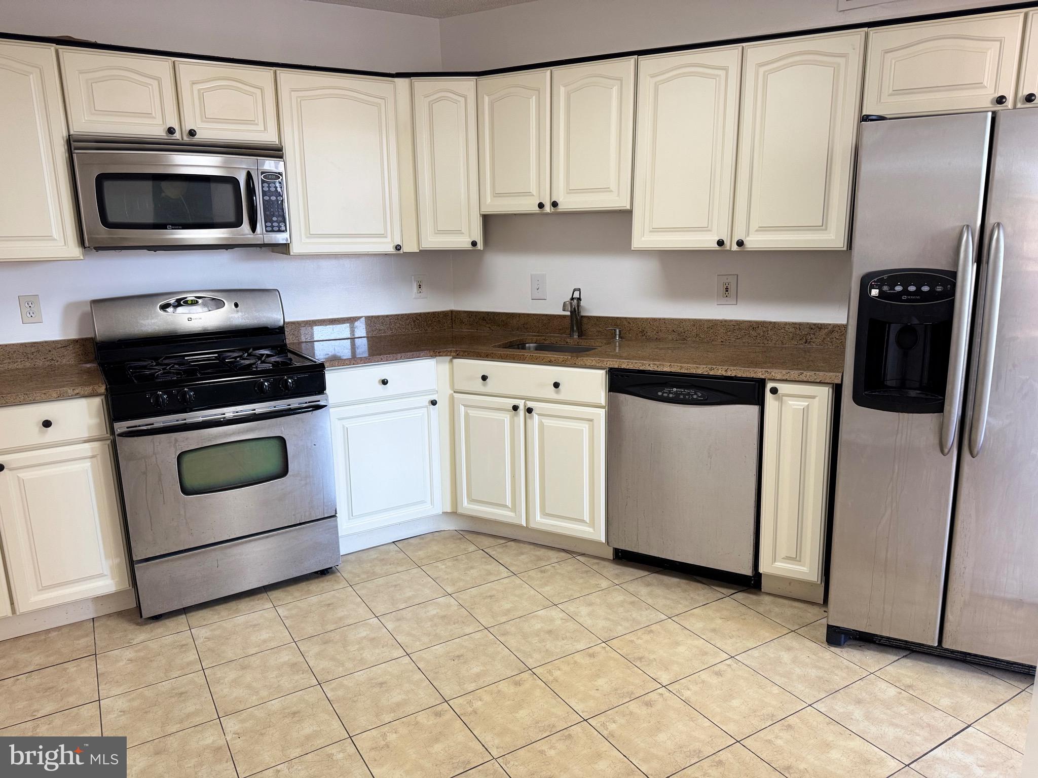 PROMENADE TOWERS - Residential