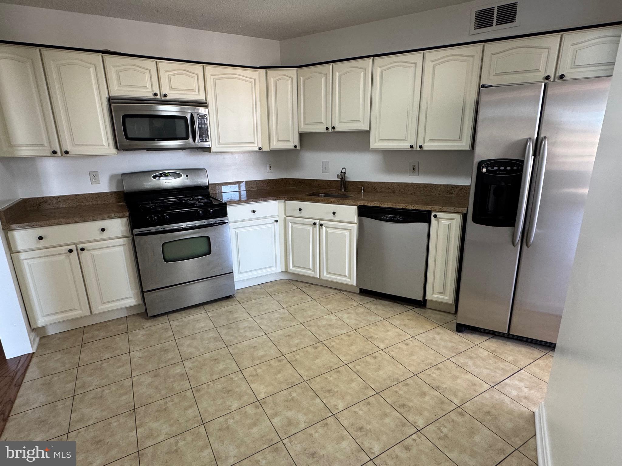 PROMENADE TOWERS - Residential