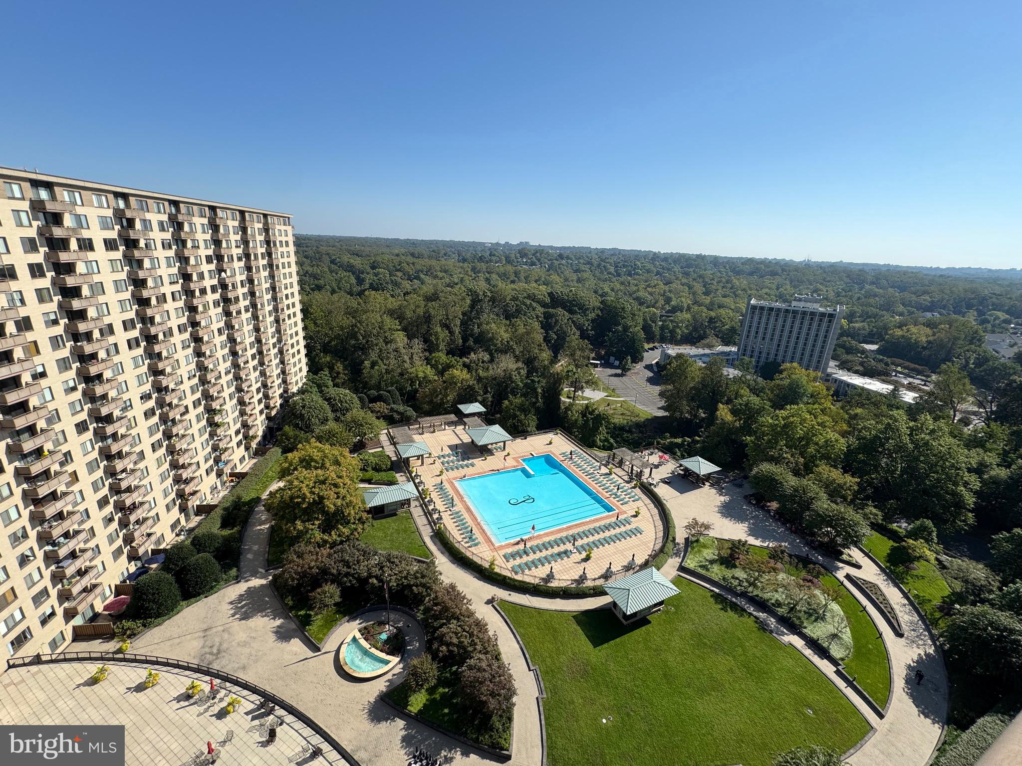 PROMENADE TOWERS - Residential