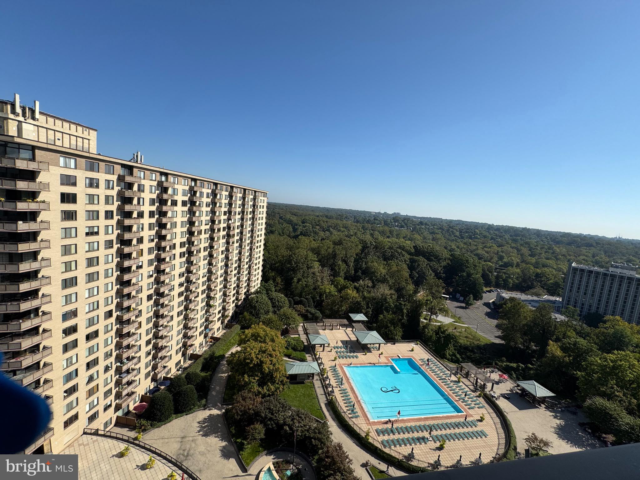 PROMENADE TOWERS - Residential
