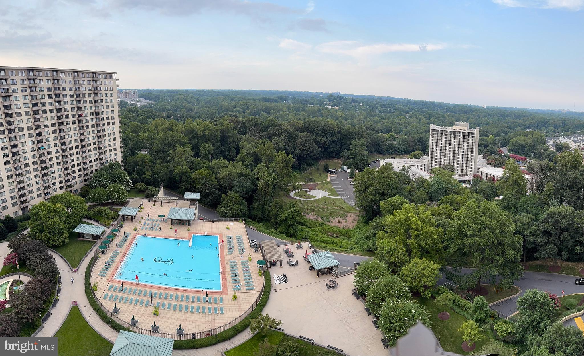 PROMENADE TOWERS - Residential