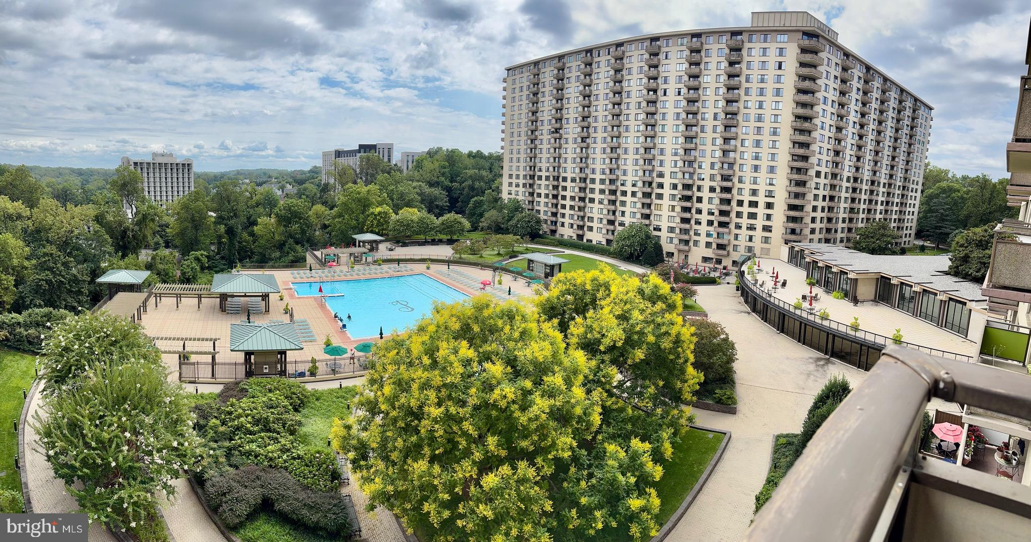 PROMENADE TOWERS - Residential