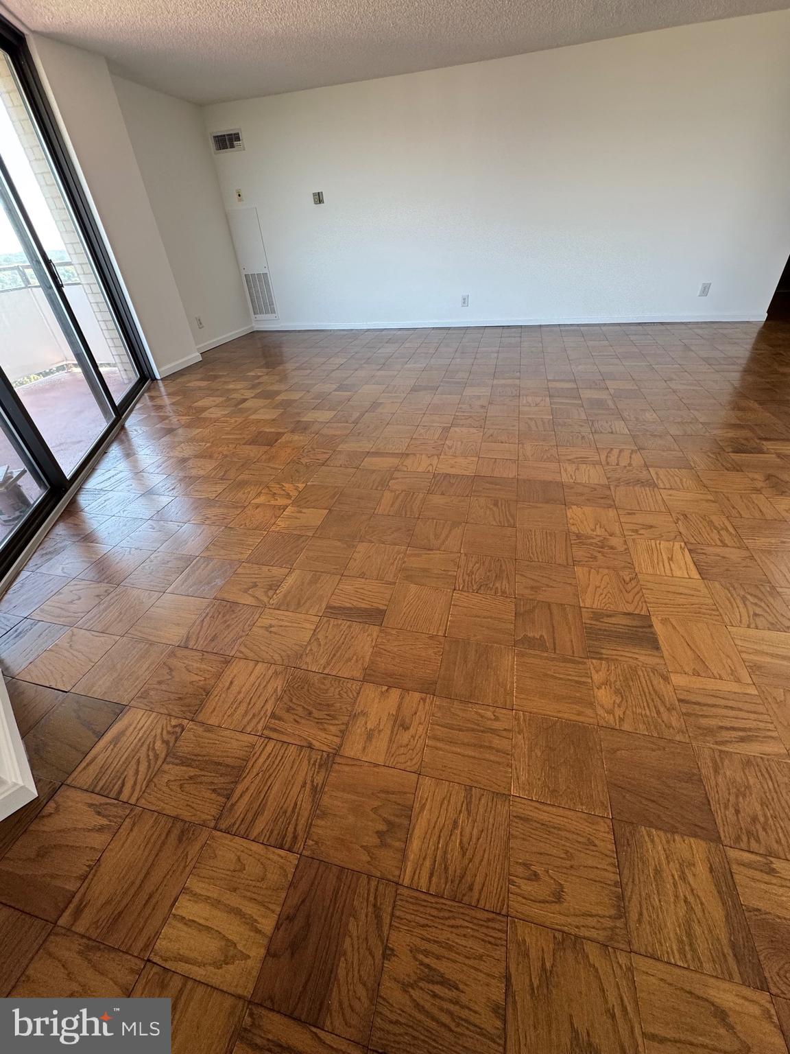 PROMENADE TOWERS - Residential