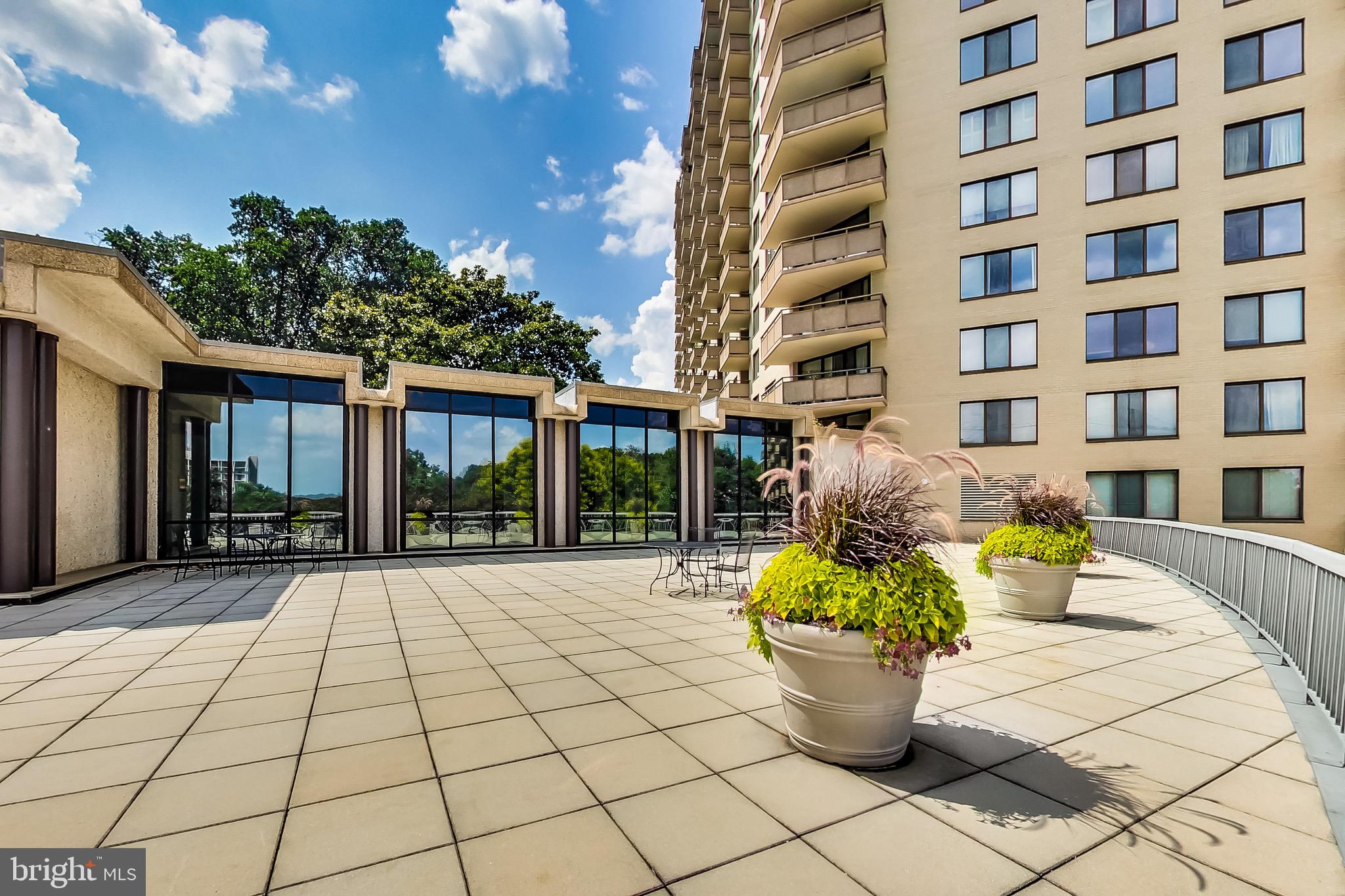 PROMENADE TOWERS - Residential