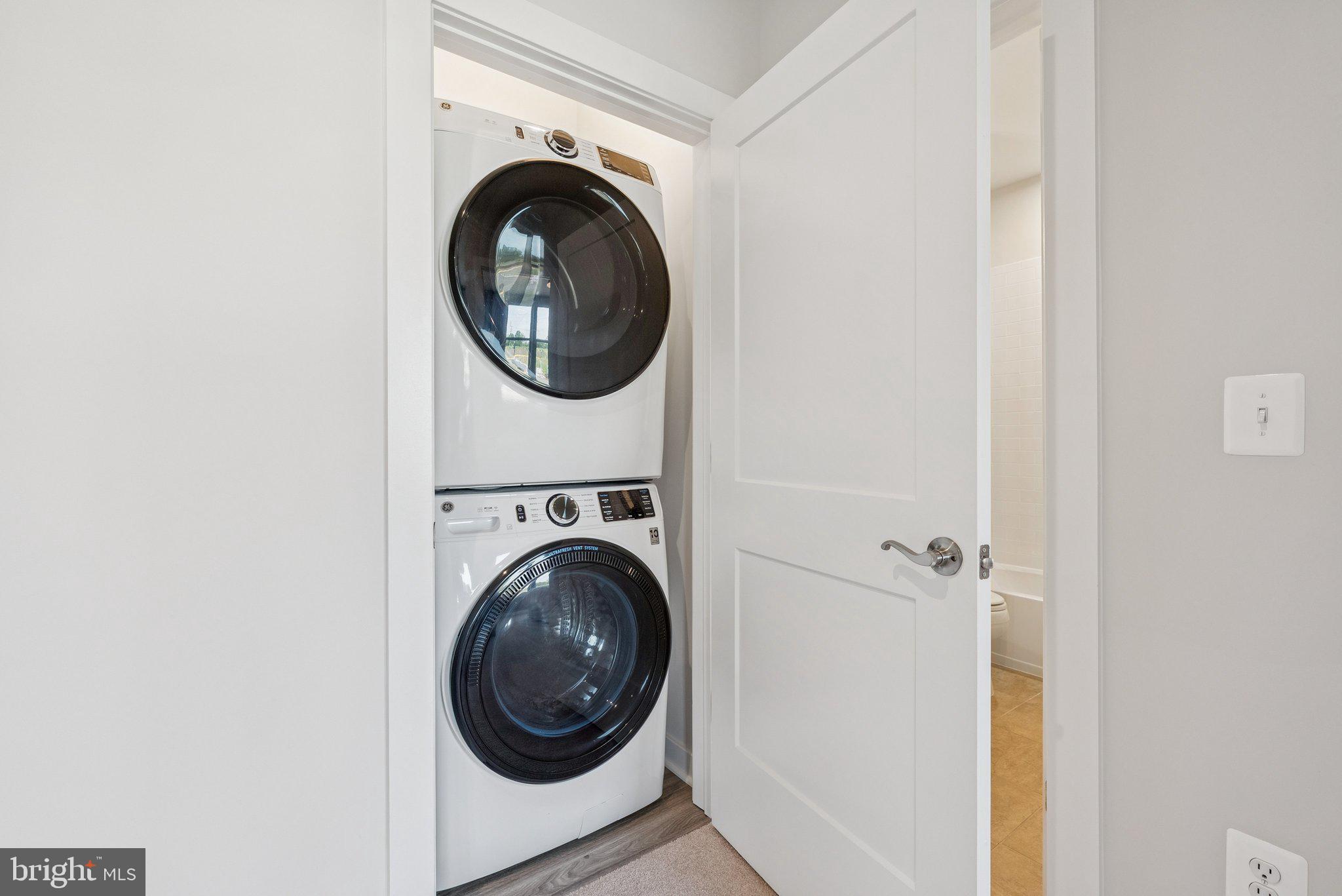 GATEWAY WEST - Residential