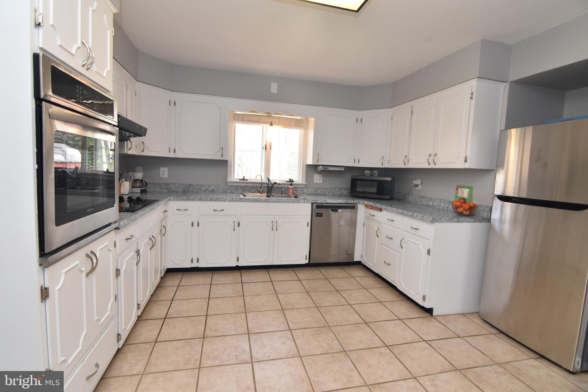 BRETON BAY ESTATES - Residential