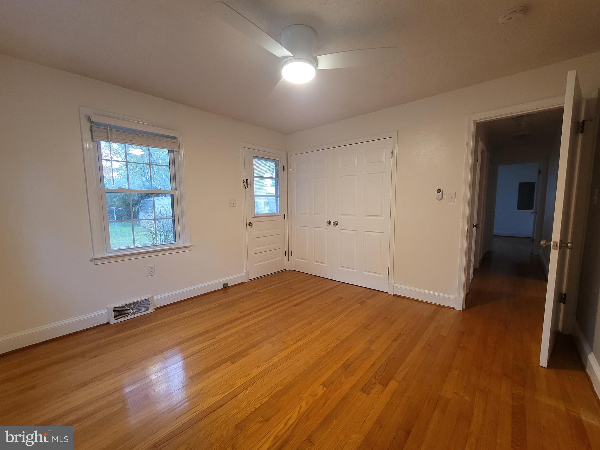 J H & E L HENRY - Residential Lease