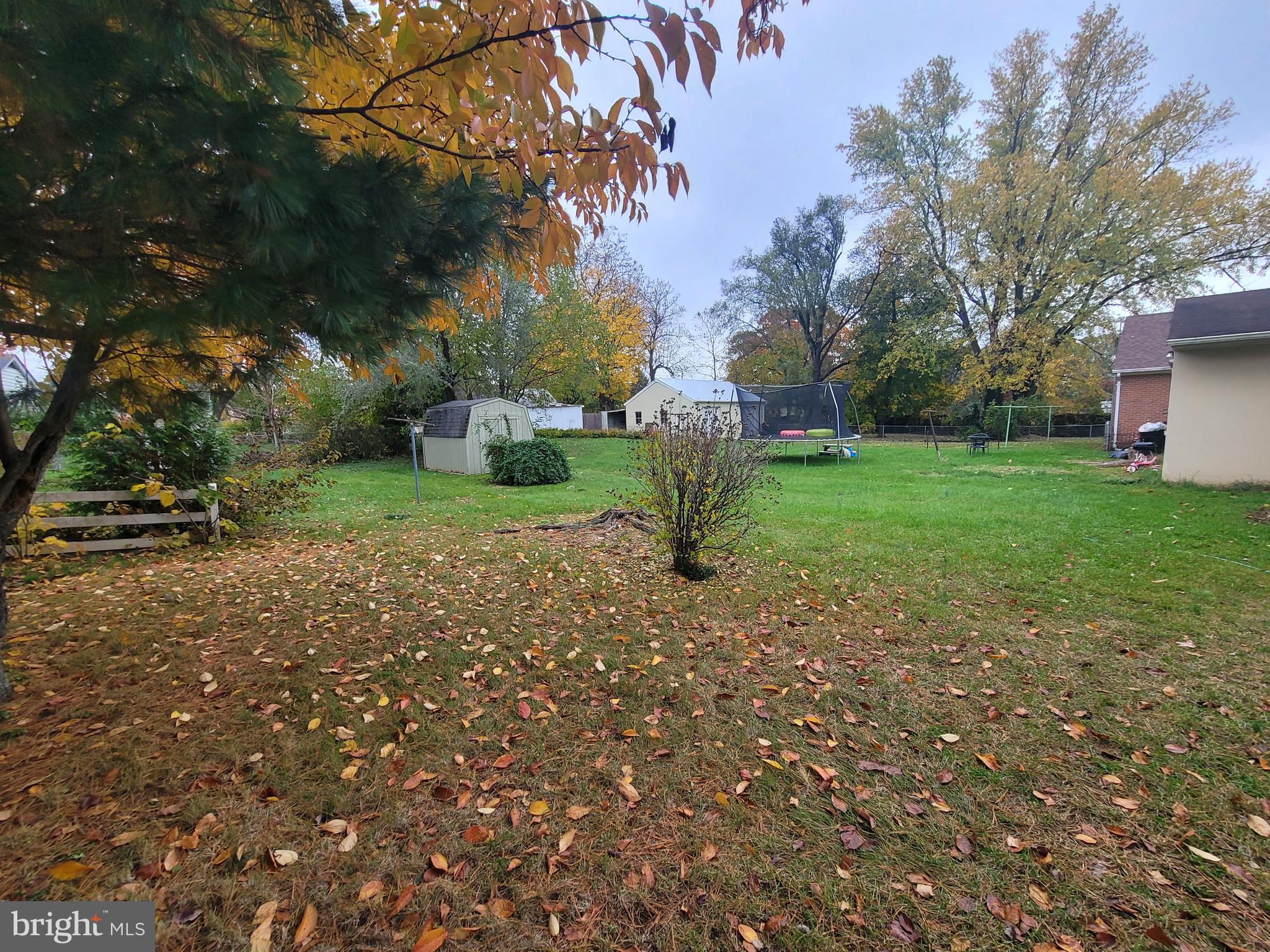 J H & E L HENRY - Residential Lease