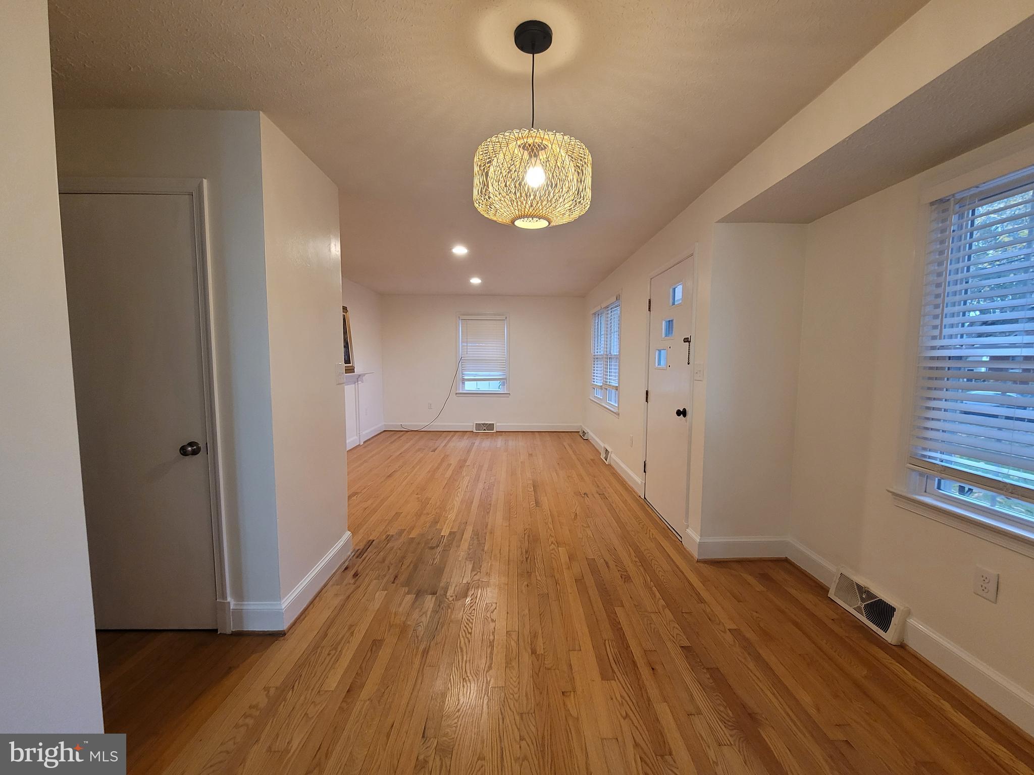 J H & E L HENRY - Residential Lease